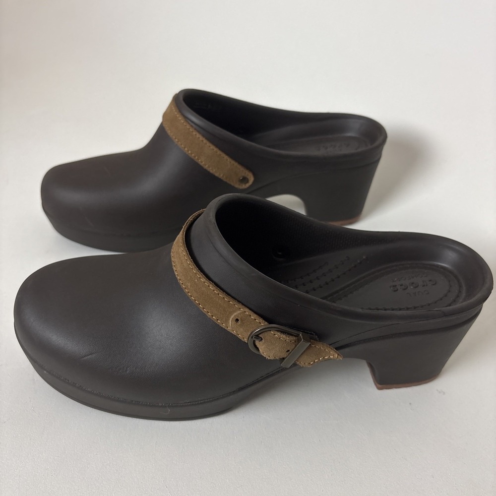 Crocs Womens 10 Sarah Clogs Chunky Heeled Mules Brown Rubber Suede Band Shoes